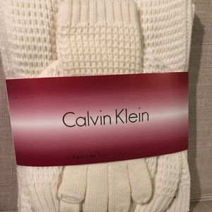 Calvin Klein Hat, Scarf & Tech Glove